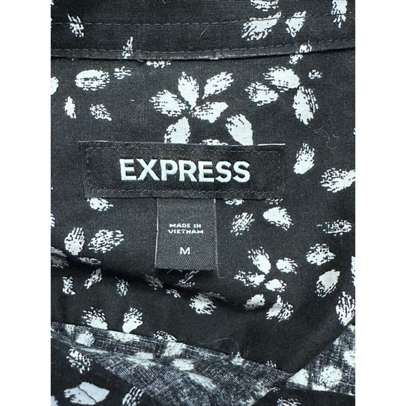 Express Floral Blouse Long Sleeve Collared Button-Up Black White Floral W M NWOT - Picture 7 of 8